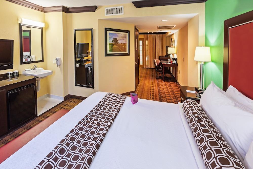 Crowne Plaza Suites Houston - Near Sugar Land Eksteriør bilde