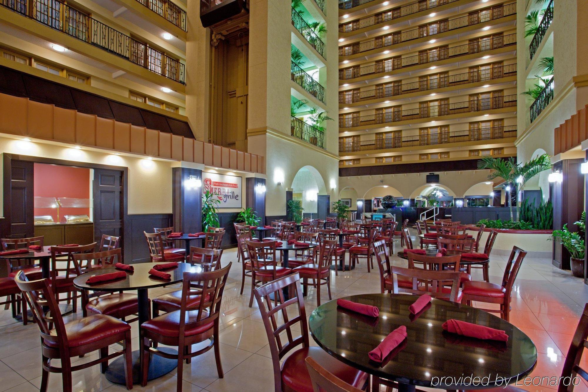 Crowne Plaza Suites Houston - Near Sugar Land Restaurant bilde