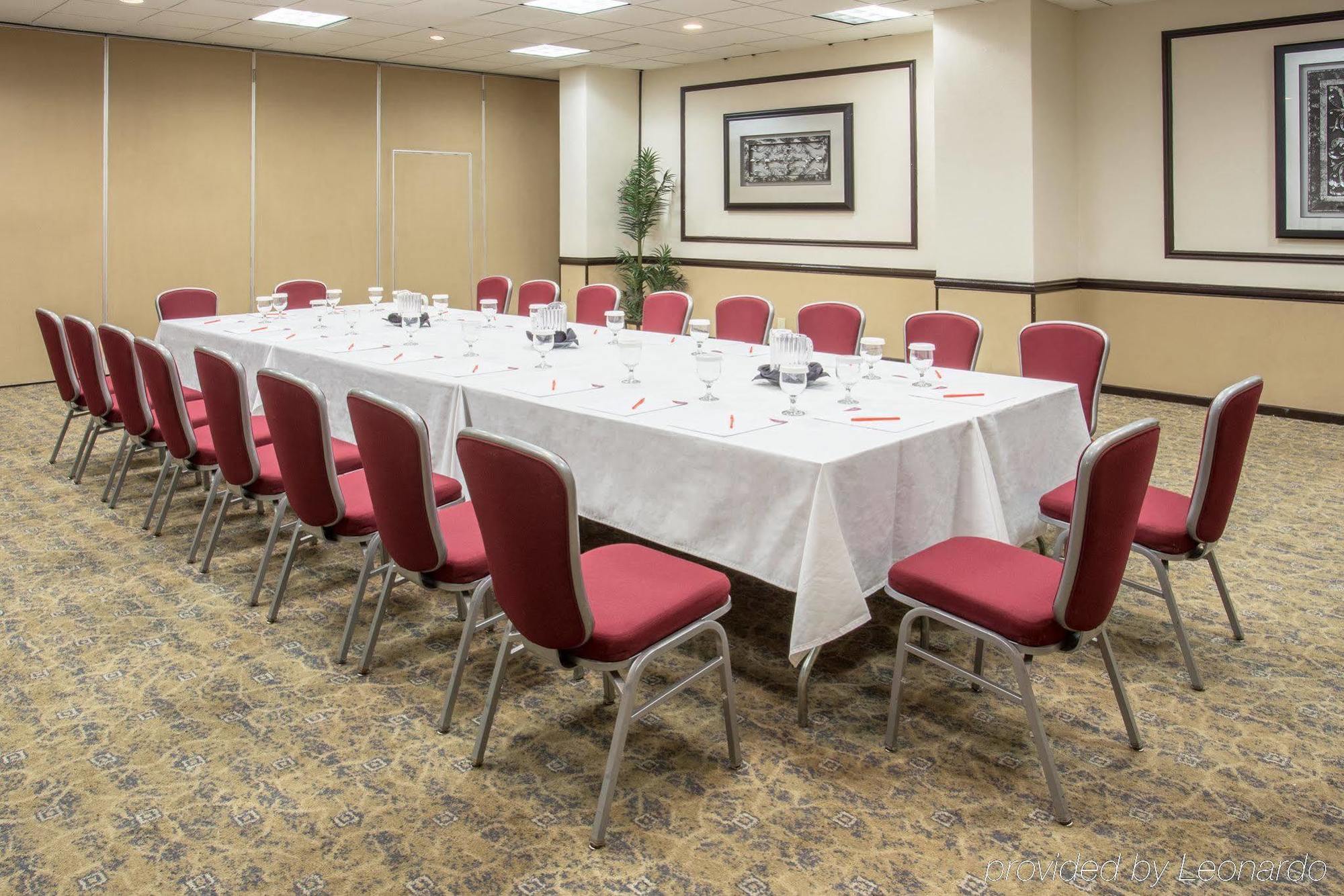 Crowne Plaza Suites Houston - Near Sugar Land Eksteriør bilde